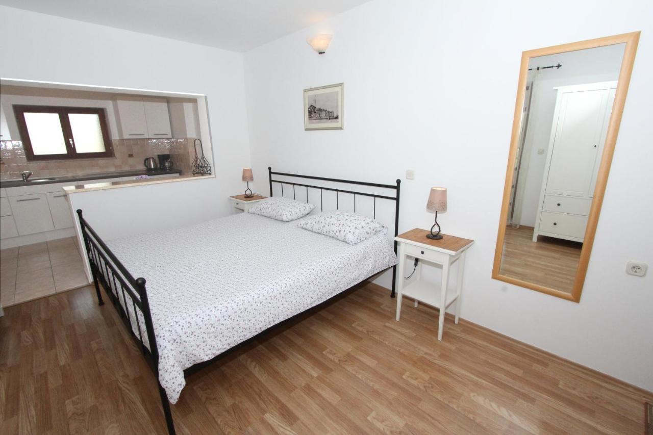 Apartments Mirela روفينج المظهر الخارجي الصورة